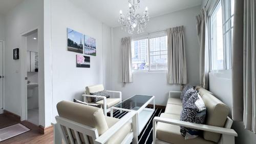 Bangkok Central Business District Hotel | Blissful Heaven Residence at BTS Phromphong Emdistrict Shopping Area