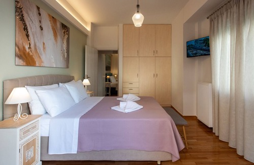 Koukaki Apartment | Blue Ark Acropolis Compass