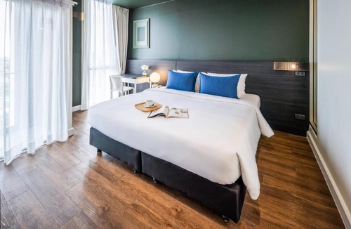 Bang Na Hotel | Blue Hippo & Red Crocodile Hotel