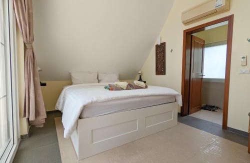 Klong Son Villa | Blue Sky Pool Villa - by KohChangVillas
