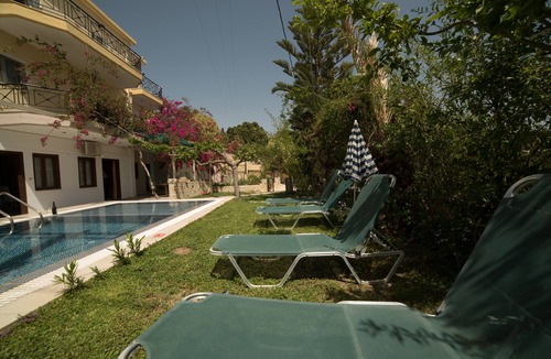 Pitsidia Apartment | BODIKOS HOUSE WITH POOL