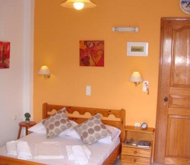 Tinos Town Apartment | Boussetil Rooms CapAnMat