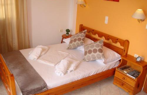 Tinos Town Apartment | Boussetil Rooms CapAnMat
