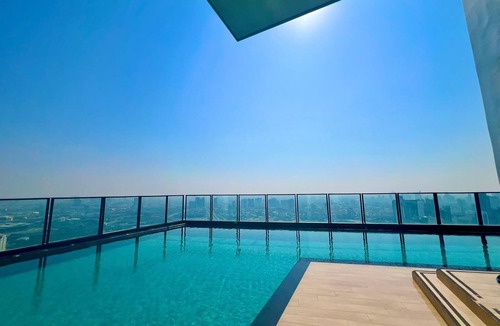 Rama 9 Condo | Brand new Loft-Style 1BR Rama 9 CBD Pool & Gym