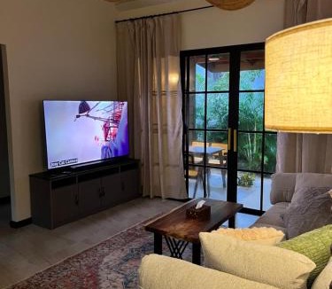 Wok Tum House | Brand New Tropical Villa - 3BR - Private - Sleep 6