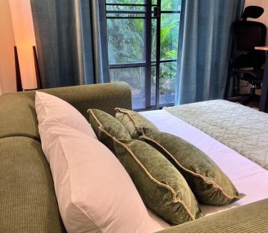 Wok Tum House | Brand New Tropical Villa - 3BR - Private - Sleep 6