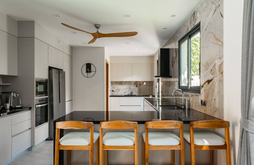 Laguna Villa | Breathtaking 4-Bedroom Villa near the beach! Perfect for your next vacation.