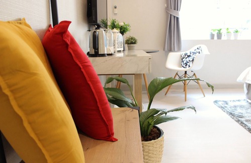 Ratchadaphisek Apartment | Bright Double Room close to everything| MRT-Huai Khwang | 302