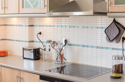 Marathon Villa | Bright & Spacious, two-floor Family Garden Home