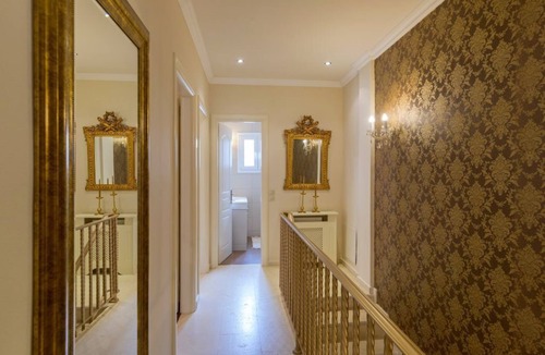 Alepou House | Bright, spacious house with private yard