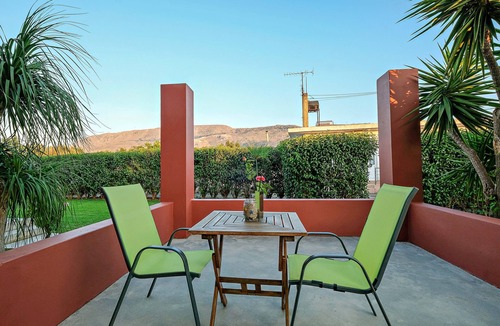 Souda Villa | Bright villa surrounded by orange trees
