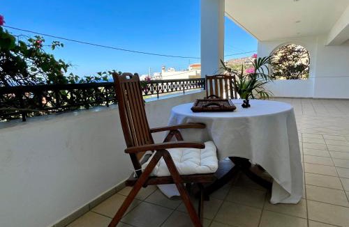 Saronida Apartment | Brilliant Bay & Sea View Apartment in Saronida