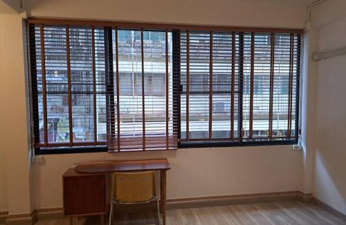 Si Yaek Maha Nak House | Brown H