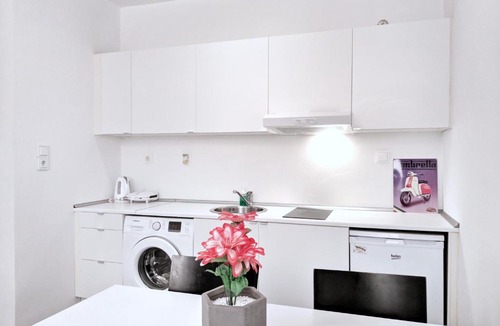 Khalandrion Apartment | Budget Semi Basement by Verde Apartments