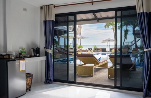 Koh Lan Ski Chalet | Bungalow - Sleeps 2 - Terrace - Beach Close