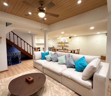 Khlong Toei Nuea House | Bunya House near BTS Asok, Terminal21 Free BF