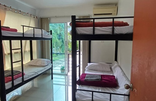 Khuekkhak Hostel | Burmese Corner