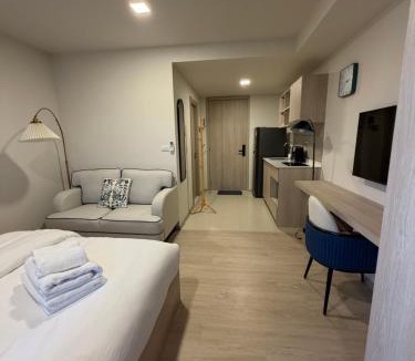 Khao Takiab Apartment | Cabanas Hua Hin - Modern studio, Nong Kae Beach, Cicada Market