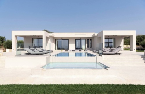 Skouloufia Villa | Caelum Villa with Heated Pool, By Hellocrete