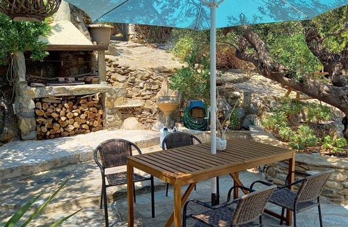 Alika House | Calliope traditional retreat next to the sea