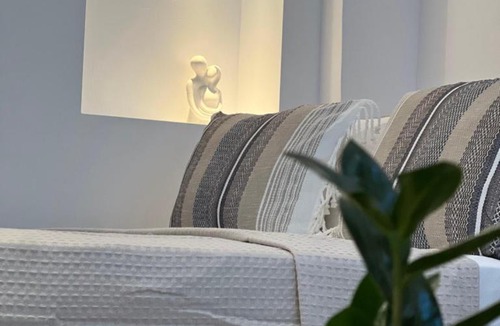 Ermoupoli Apartment | Calm Joy & J - Bee