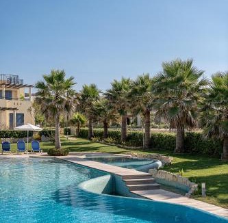 Maleme Apartment | Calmaliving Seaside apartments with pool