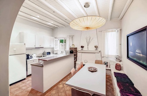 Ayioi Asomatoi House | Cambara Garden Oasis in Aegina, BBQ & Privé Parking