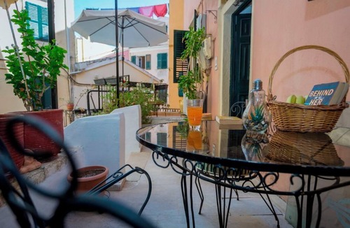 Old Town Apartment | Campiello Blue Studio - Central cozy studio with garden in Corfu old town