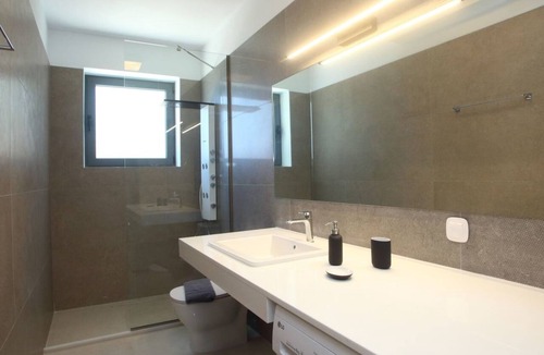 Agios Nikitas House | "Capro" mit Infinity-Pool by Interhome