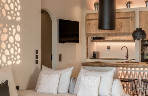 Apollonia House | Captain Zeppos