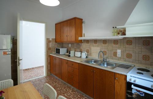 Kardamena Apartment | Casa Camara, Central Detached House with Yard