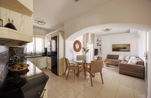 Agios Prokopios Apartment | Casa Di Flora - 2 BR Apartment with Breakfast | 200m to Agios Prokopios Beach
