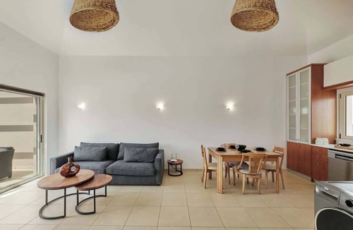 Maleme Apartment | Cassiopeia 5 BR Villa on beach with pool