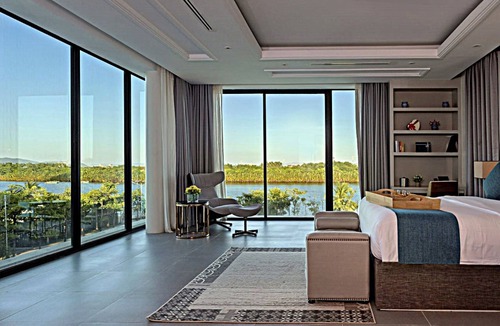 Kampot Resort | CASTLE BAYVIEW RESORT & SPA