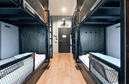 Ratchathewi Hostel | Castle Black Bangkok
