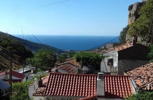 Samothrace House | Castle View