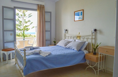 Kamari Hotel | Castro Hotel