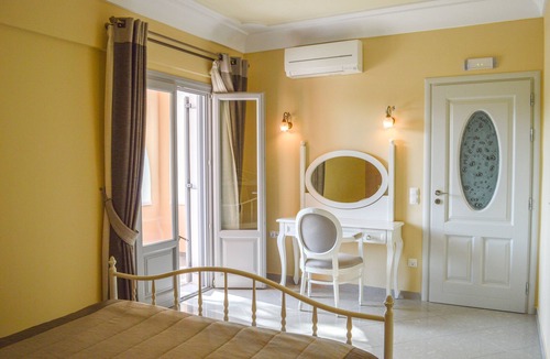 Kamari Hotel | Castro Hotel