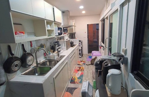 Thap Yao House | Cat 's lover townhouse Suvannabhumi Airport .