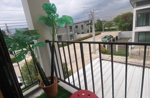 Thap Yao House | Cat 's lover townhouse Suvannabhumi Airport .