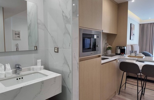 Piraeus Apartment | CCLUX Standard King Room