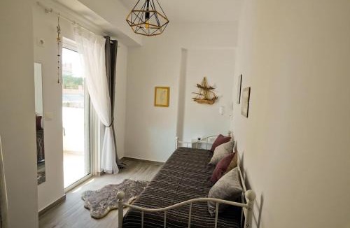 Petralona Apartment | Central Apartment with Spacious Balcony