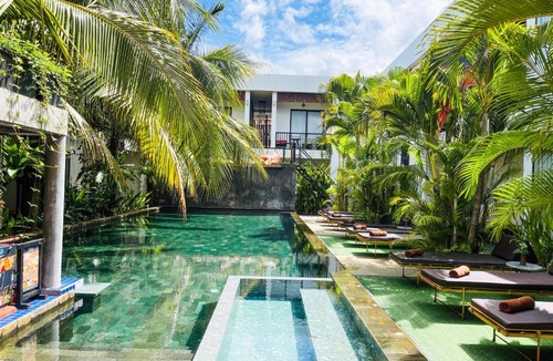Wat Bo Area Hotel | Central Corner Suite