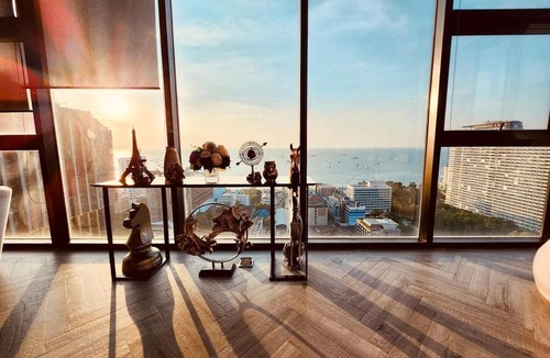 Pattaya Bay Apartment | Central Pattaya Condo High Floor With A View