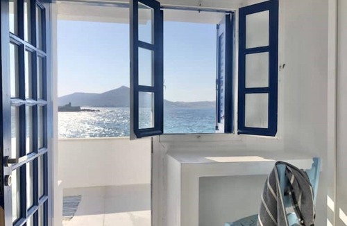 Naousa Apartment | Centrally located Naoussa seafront studio Casa Medusa with amazing view!