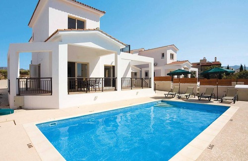 Pegeia Villa | Centrally located villa close to town