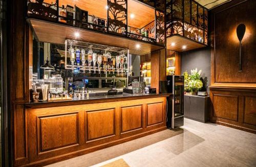 Bang Rak Phatthana Hotel | Chainam-Charmchuree residences cafe and spa