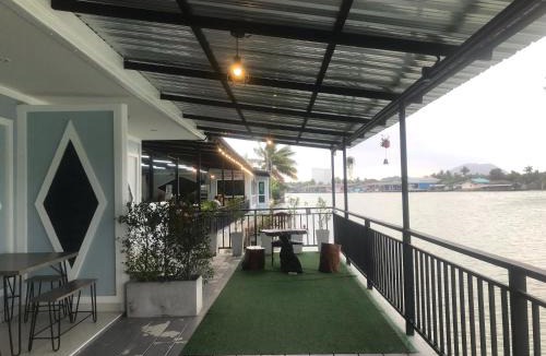 Sichon Hotel | Chaiyai River Front Hotel