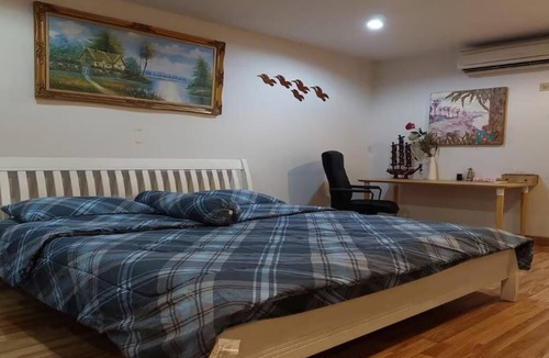 Samsen Nok Condo | Charming 1-bedroom condo in brilliant Bangkok with WiFi, AC
