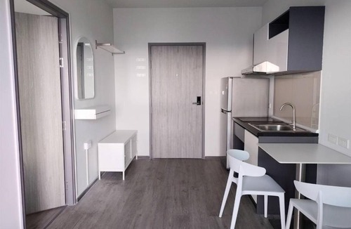 Talat Phlu Apartment | Charming Bangkok Apartment with City, Pool, and River Views